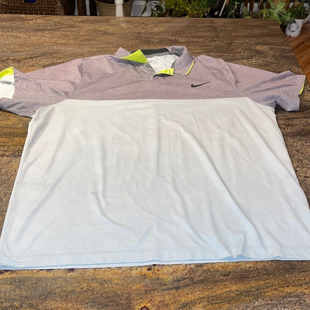 🌸  Bundle of‎ 2 & 1 free size 2x golf polos, short sleeve